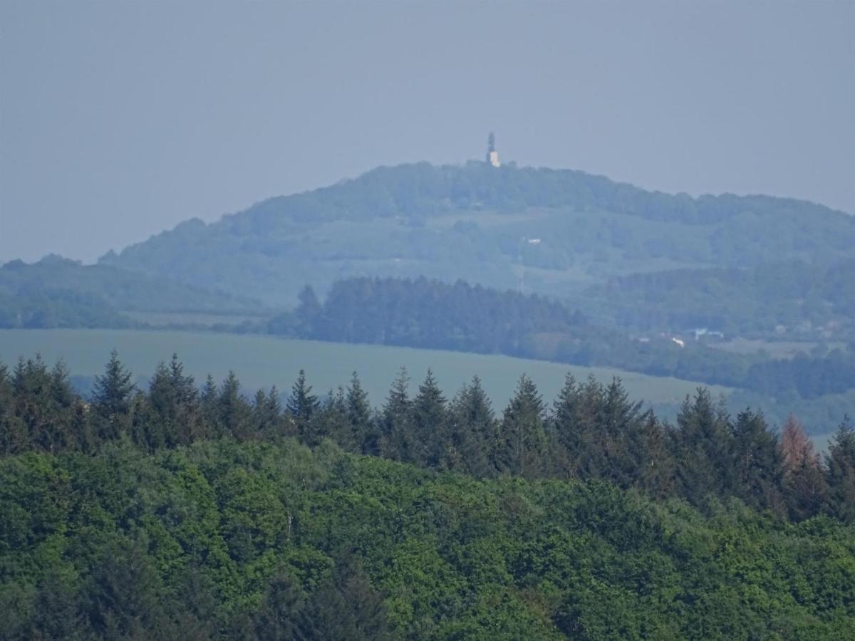 לוסהיים Ferienhaus Schaumbergblick מראה חיצוני תמונה
